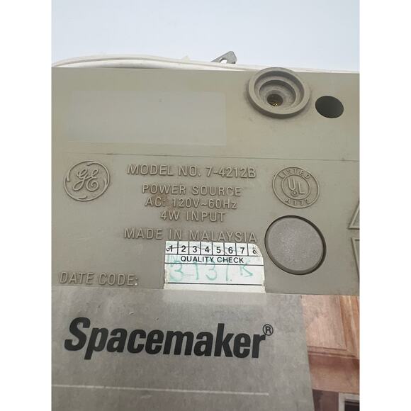Vintage GE Spacemaker Undercabinet AM/FM Kitchen Radio with Clock Model 7-4212B - Picture 2 of 6
